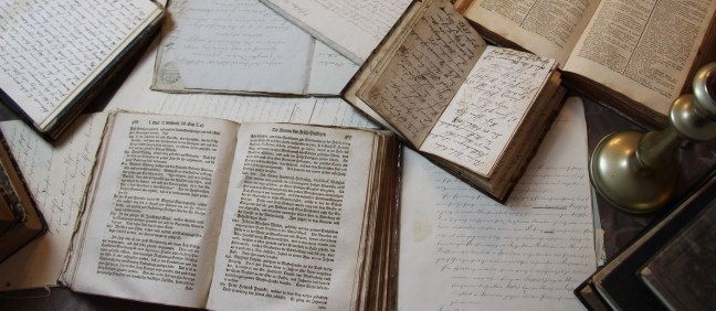 old-books-1941274_1920